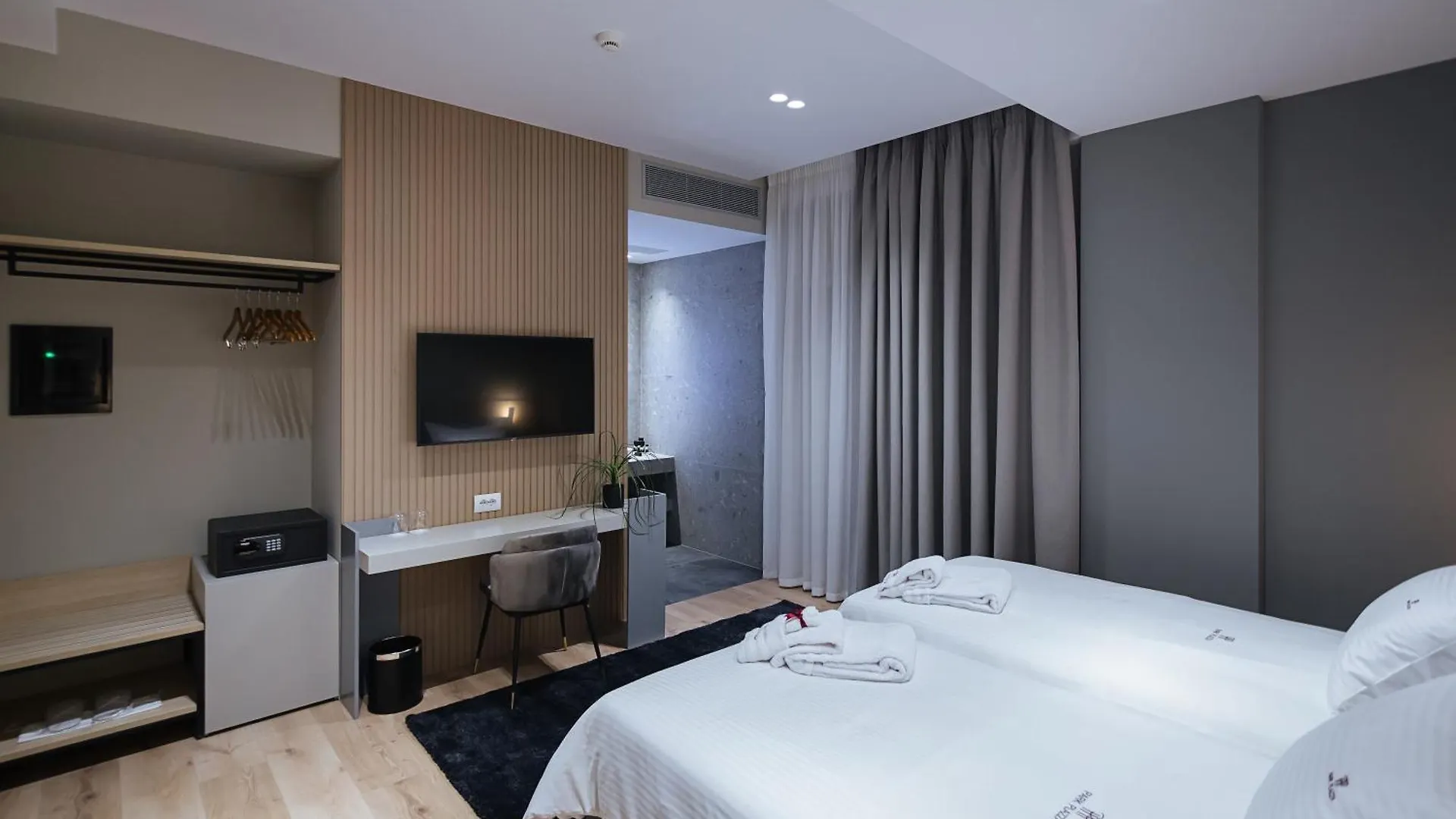 Hotel Park Plazza Korce 4*,  Albanien